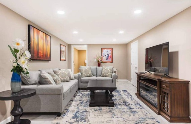 Entire Private Family Home - Minutes to Expo Center, Bourbon Tours, Derby