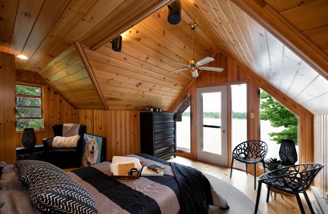 Entire Private Island: Lakehouse - 6 Bedrooms up to 12 guests w/ 2 hot tubs