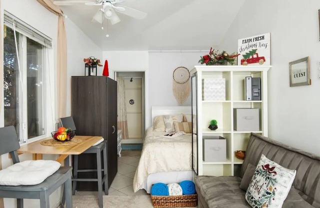 Entire rated studio, close to the beach and LAX.