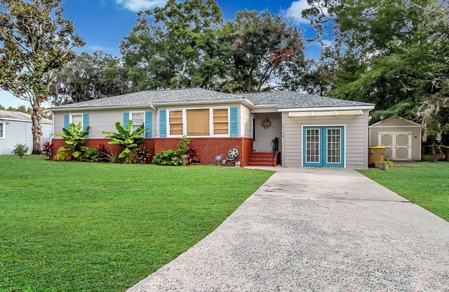 Entire Southern Home between Downtown and Beach