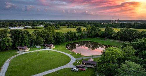 Entire Three Cabins Property Perfect for Big Groups in Marion, Illinois