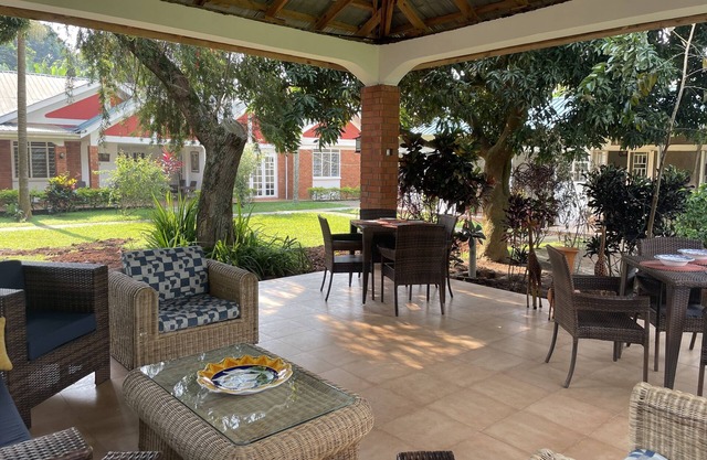 Entire Villa and Garden - 4 Beautiful Guest Unites - New Gazebo