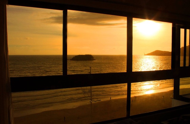 Entirely Opposite to The Sea/Av Atlântica with WI-FI