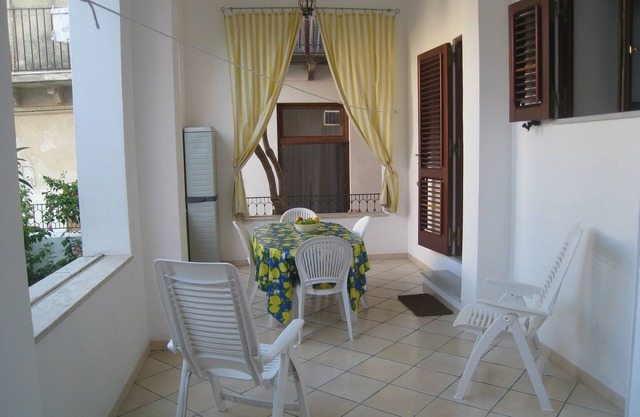 EOLIE Lipari-Canneto Attractive apartment with terrace 30 m from the beach
