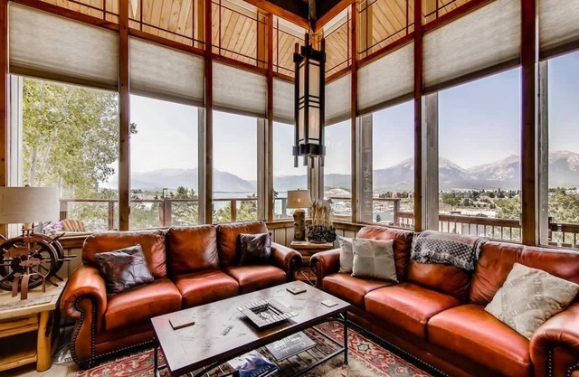 Epic Lake and Mountain Views!