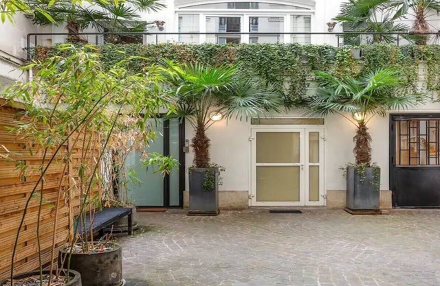 EPITOME OF PURE LUXURY-330M2 DESIGNER LOFT MONTROGUEIL