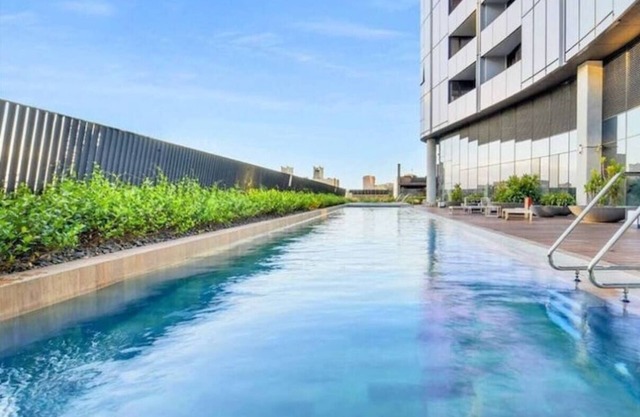 EQ Tower Ultra-Modern 2BR- CBD Base Mel Central