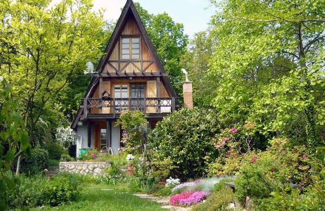 Erdő Lelke Vendégház: mesebeli, erdőszéli faház panorámával
