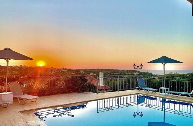 Eros villa ,private Pool,short drive to beach