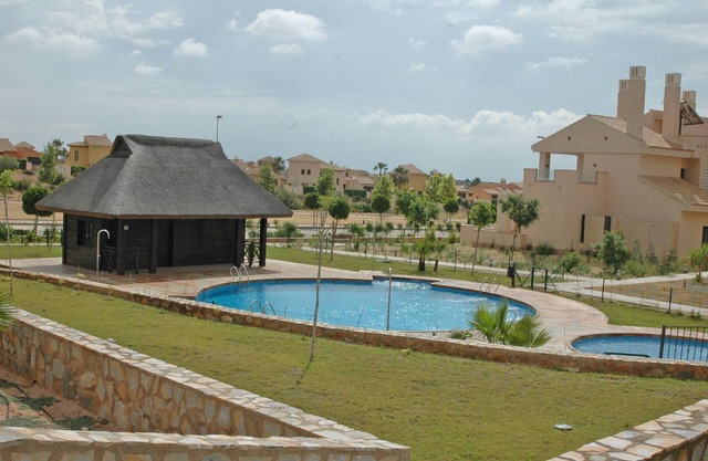 Luxury 2 bed apartment Oasis with splash & community pool