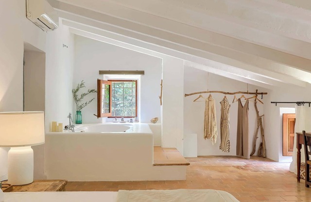 Es Raco de L'Arxiduc, Eco-friendly seafront property