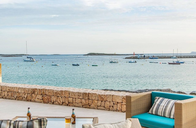 Es Turó, luxury beachfront apartment in Colonia San Jordi