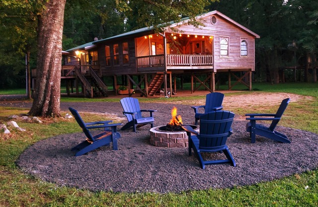 Escape City Life at this Exceptional Cabin Retreat with River Views.