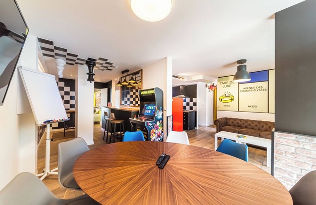 Escape & Play - 8 People - Oullins near Lyon!