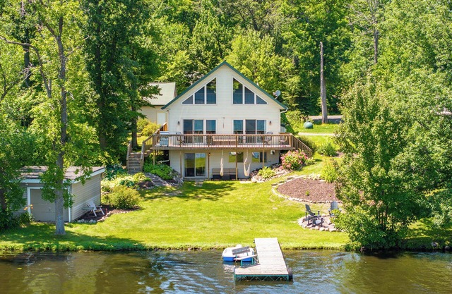 Escape to Blake Lake! Your Perfect Getaway Awaits!