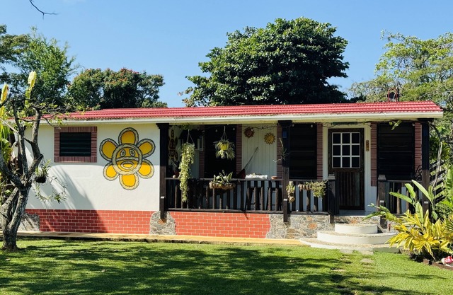 Escape to @ iL Sognatore - Comfy, Colorful & Peaceful Cottage
