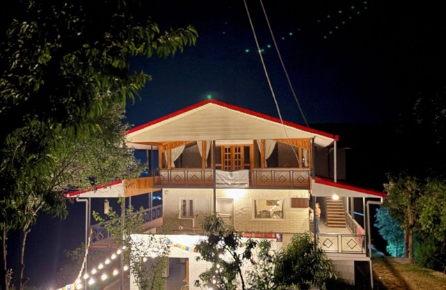 Escape to nature’s peace with hillside valley views & birdsongs!