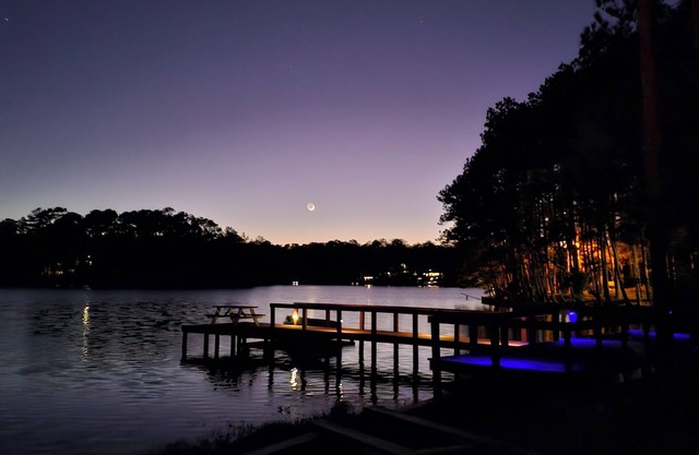 Escape to our serene lakefront cottage & vineyard with stunning views!