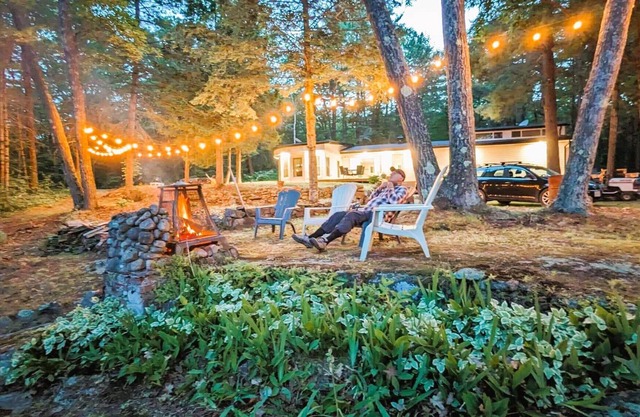 Escape to Serenity: Your Private Waterfront Retreat on Lake Kasshabog!