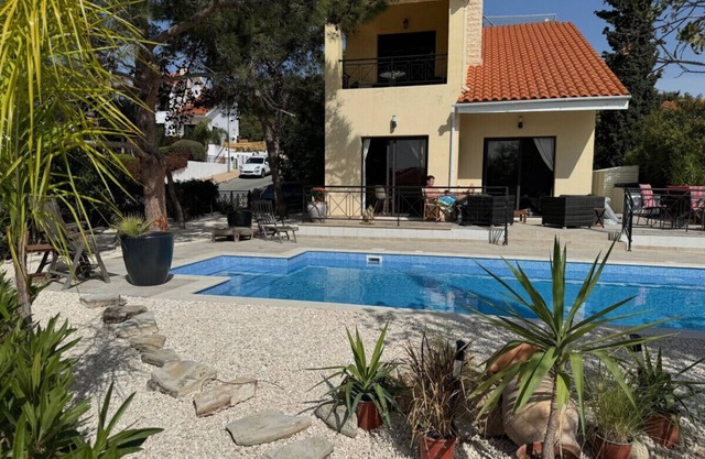 Escape to The Retreat - 2 bed Villa