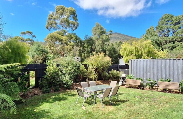 Escape to Yarra Donna Cottage