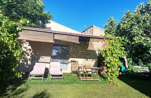 Escattou : with swimming pool, private garden in a quiet area