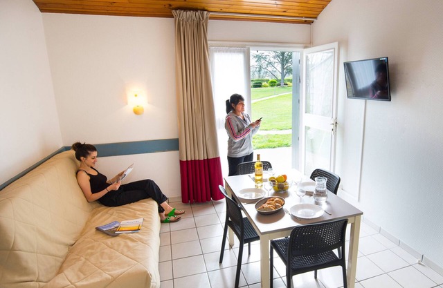 Espalion, accommodation 7 people 2 bedrooms, heated pool, ideal for families