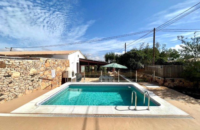 Espectacular Villa con piscina privada, Wifi en Triquivijate