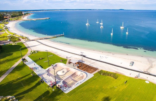 Esperance Esplanade 'Beach House'- Location! Location!