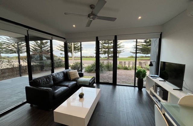 Esperance Waterfront Apartment