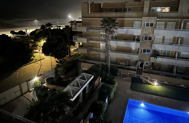 Estúdio em Condomínio de Luxo. Com Piscina e na Primeira Linha da Praia