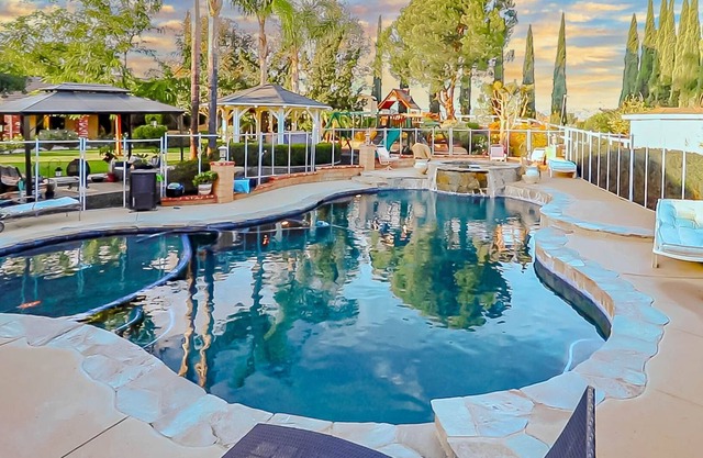 estate close to LA and famous beaches, salt pool + fruit trees + playground