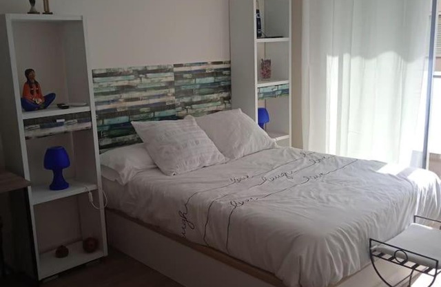 Estudio nuevo con terraza. Entrada independiente