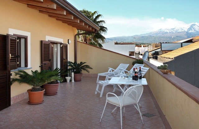 Etna, Taormina penthouse with kitchen and private bathroom near Taormina, Catania