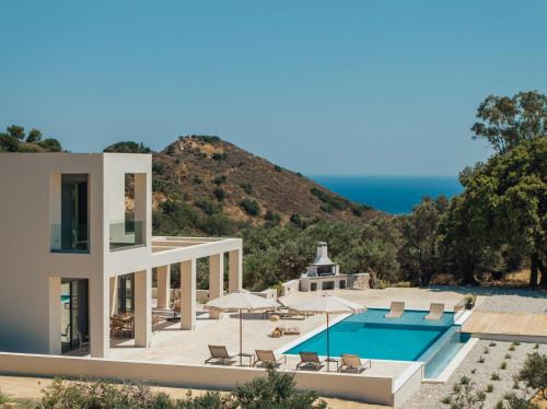 Euphoria Hill Villa, By TK Property Management