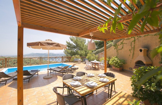 Europa,2br,2bth Villa With Private Pool And Stunning Sea Views