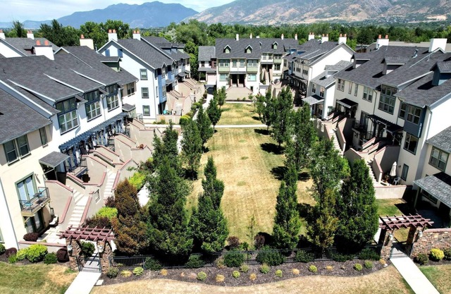 ✨ European-Style Townhome – Perfect Getaway Near Everything! ✨