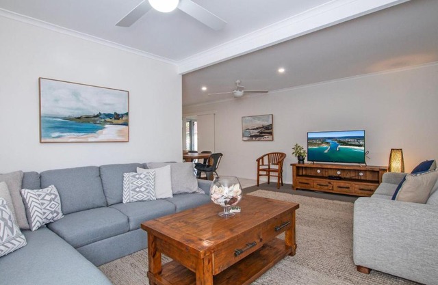 Evans Beach House - 24 Cedar Street