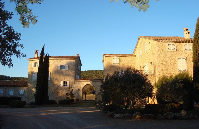 Everything you want for a relaxing holiday in beautiful gardens amidst vineyards
