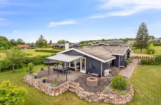 "Eweline" - 400m from the sea by Interhome