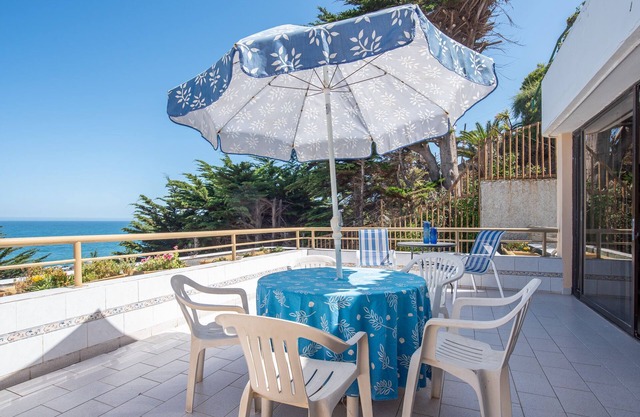 Excellent apartment with ocean views on the first line