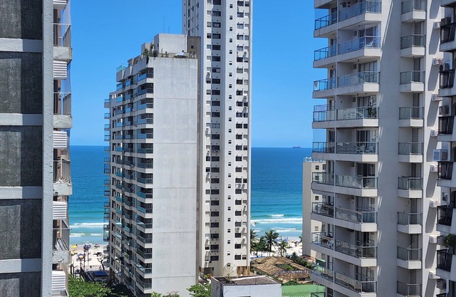 EXCELLENT LOCATION - PITANGUEIRAS BEACH WITH SEA VIEW. On the gastronomic boulevard