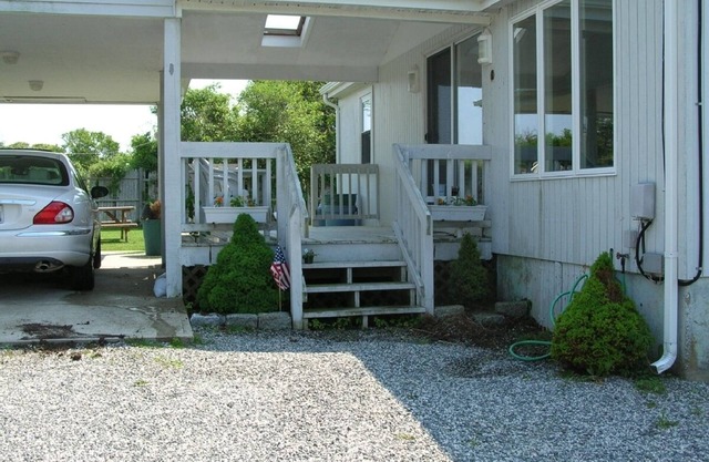 Excellent Summer Choice: Charming, cozy, well-located,quiet, affordable home