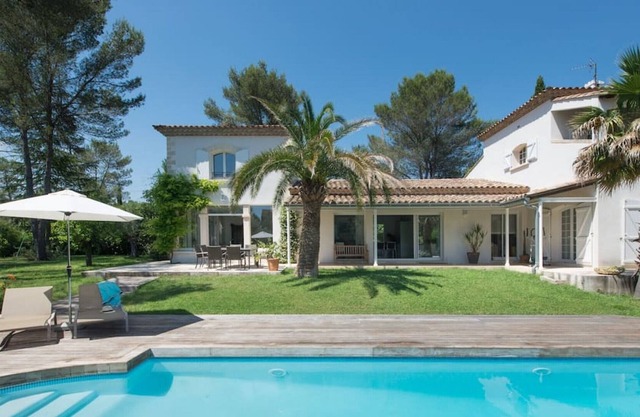 Exceptional renovated provencal villa with pool