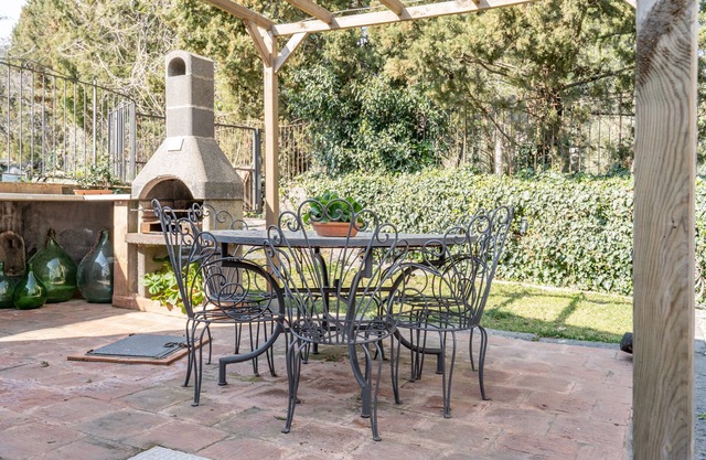 Exceptional Holiday Home with Wi-Fi, Air Conditioning and Parking