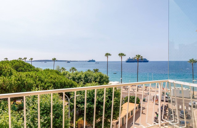Exceptional sea view - Near: Palais des Festivals, Croisette and town center