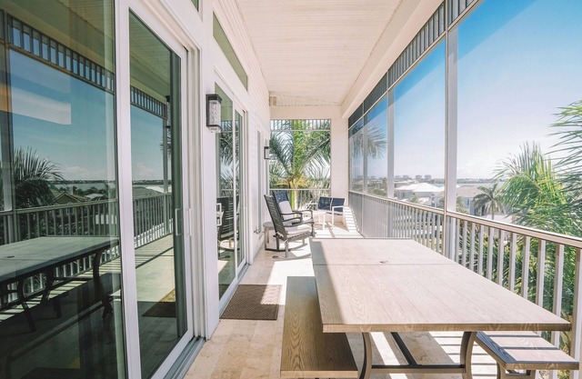 Exceptional View, 3-bedroom condo in gorgeous Marco Island with WiFi, AC