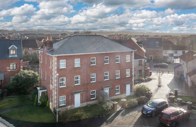 Exceptionally spacious five bedroom house in Buckshaw Village