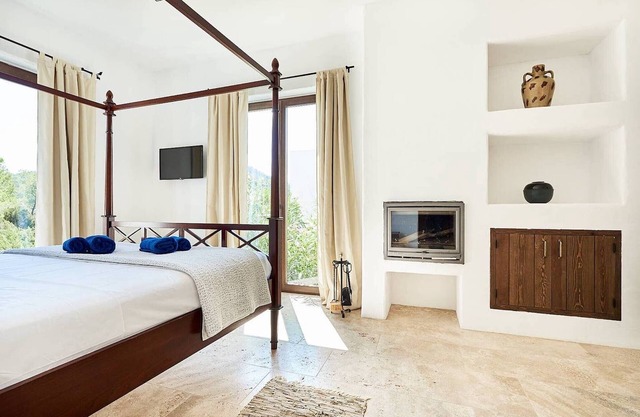 Exclusive Luxury Villa | South Facing | Vista De Muntanya | 6 Bedrooms | A Few.