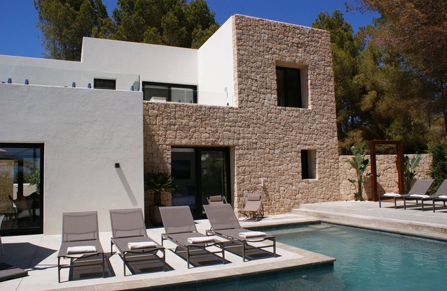 Exclusive 5 Bedroom Villa with Private Pool, Ibiza Villa 1035